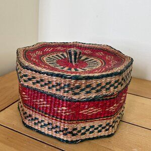 Woven Straw Basket with Lid Red & Green Design 6.5" Wide